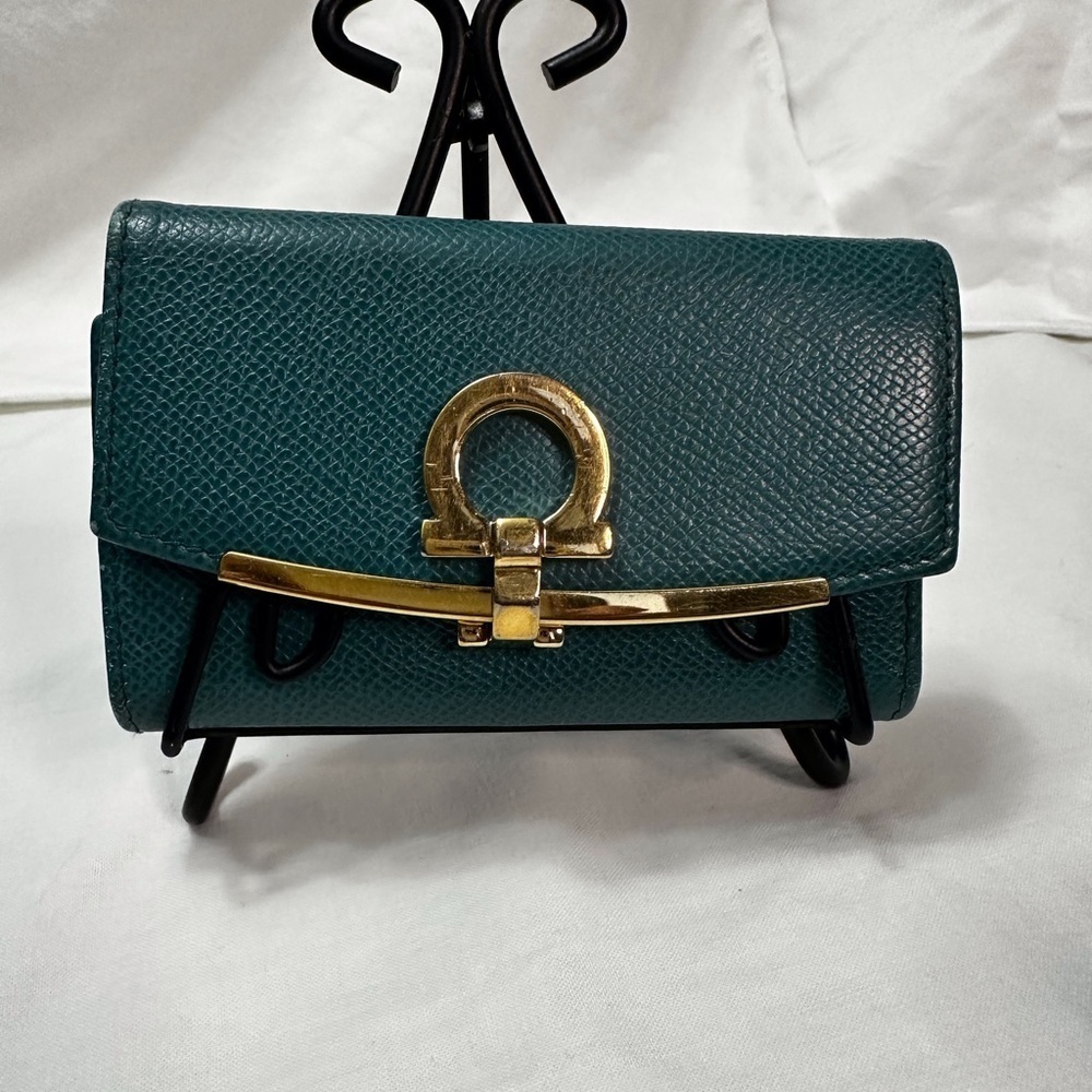 Salvatore Ferragamo Gancini 6 Key and Card Holder Green Leather EUC